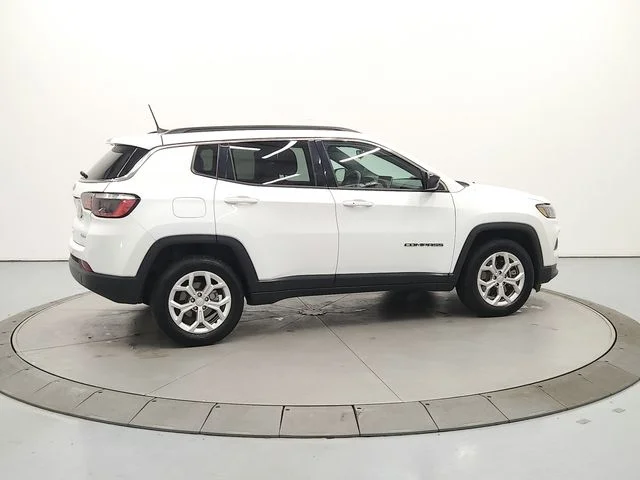 Used 2024 White Jeep Latitude image 8