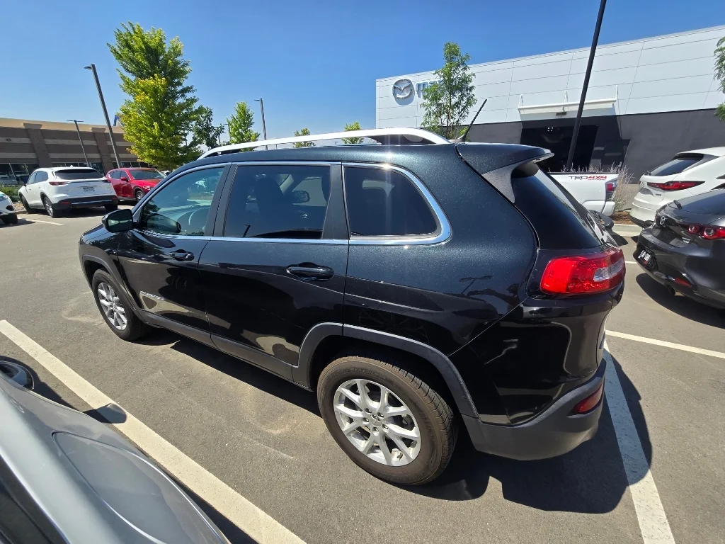 Used 2014 Brilliant Black Crystal Pearlcoat Jeep Latitude image 2