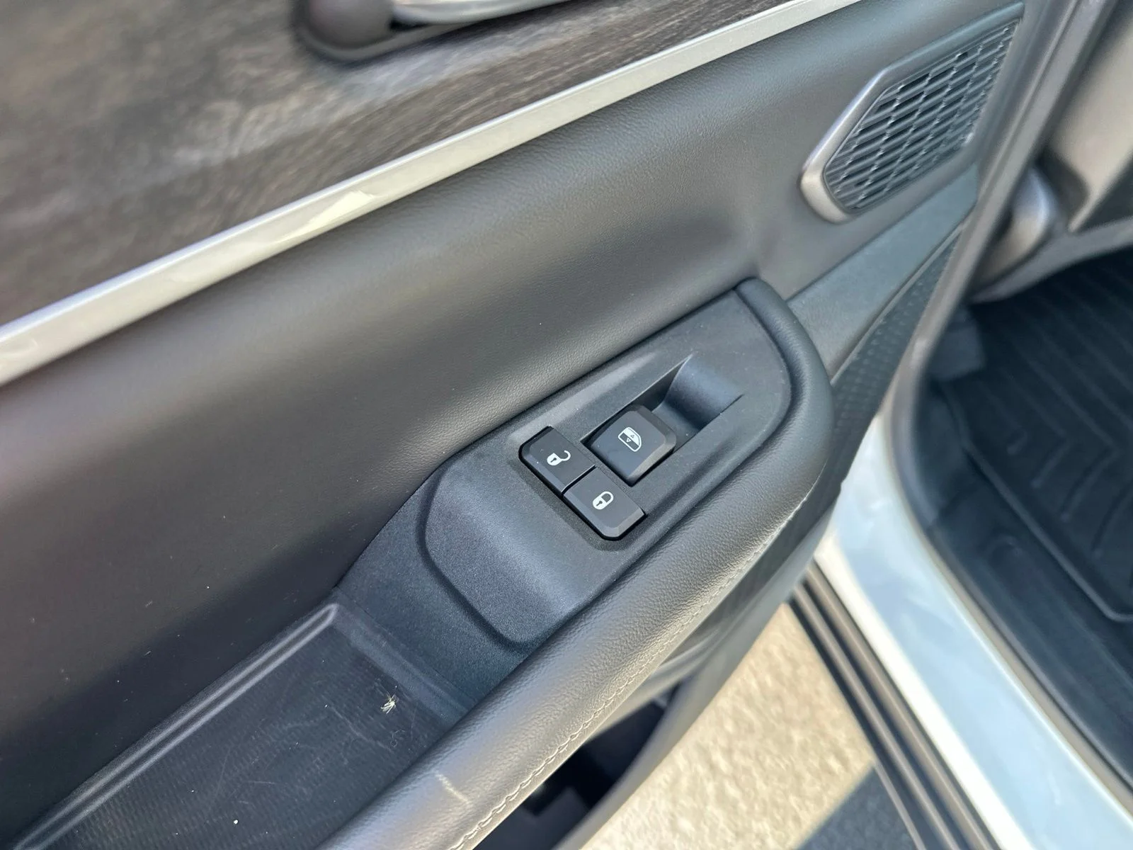 Used 2022 White Jeep 4xe image 27