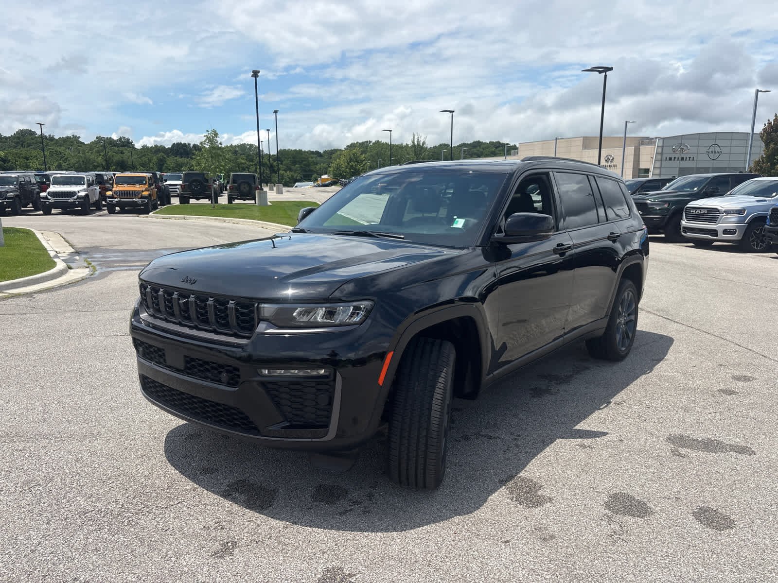 New 2026 Diamond Black Crystal Pearlcoat Jeep 85th Anniversary Edition image 5