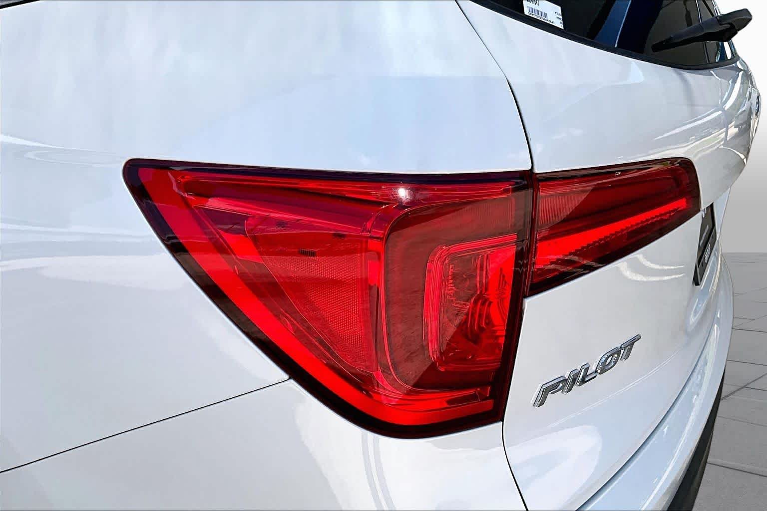 Certified Used 2016 White Diamond Pearl Honda EX image 29