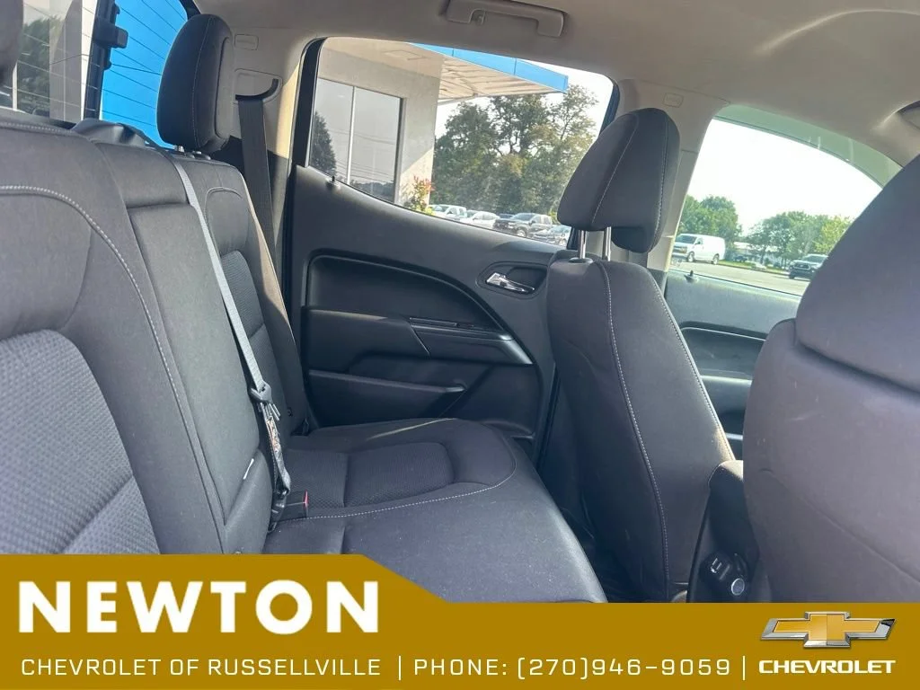 Used 2019 SUMMIT WHITE Chevrolet 4WD LT image 10