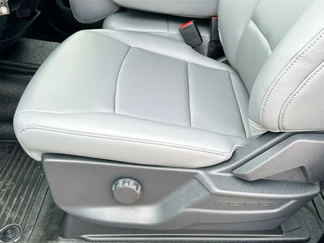 New 2026 Oxford White Ford XL image 13