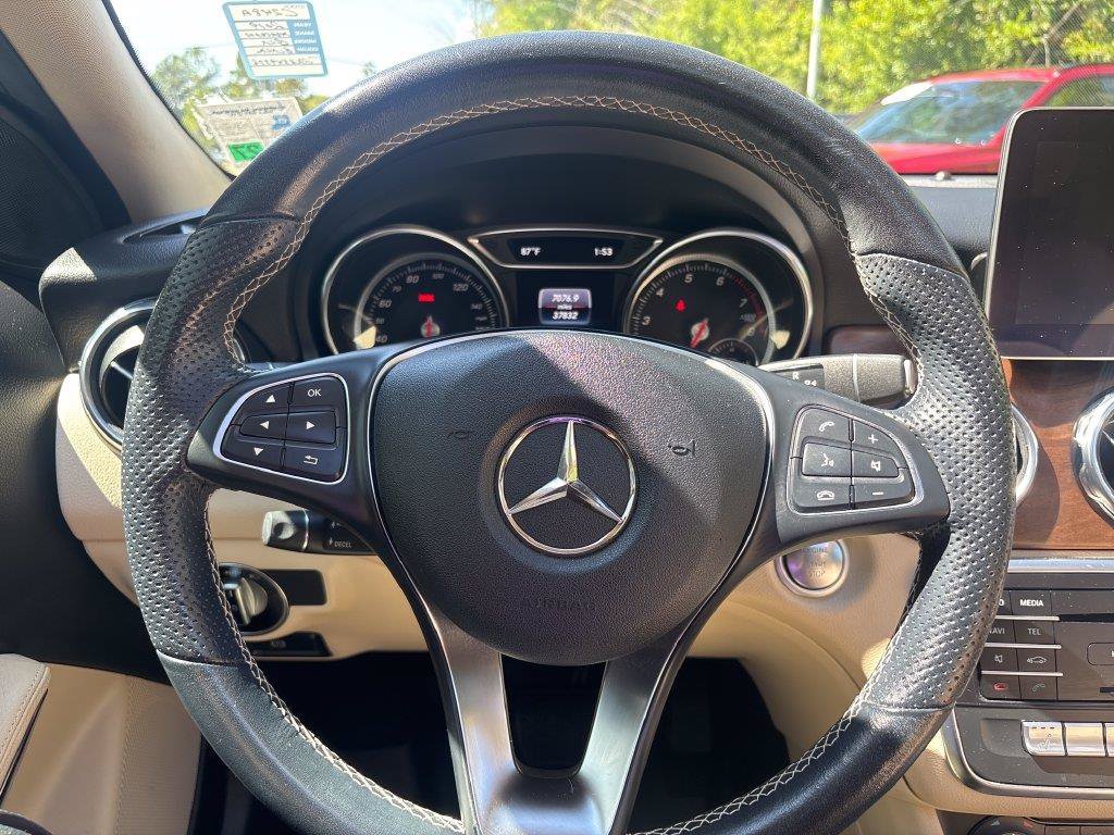Used 2019 Black Mercedes-Benz GLA 250 image 22