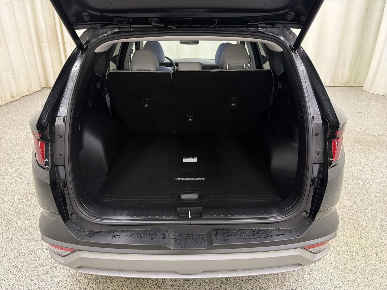 Certified Used 2025 Phantom Black Hyundai SEL image 16