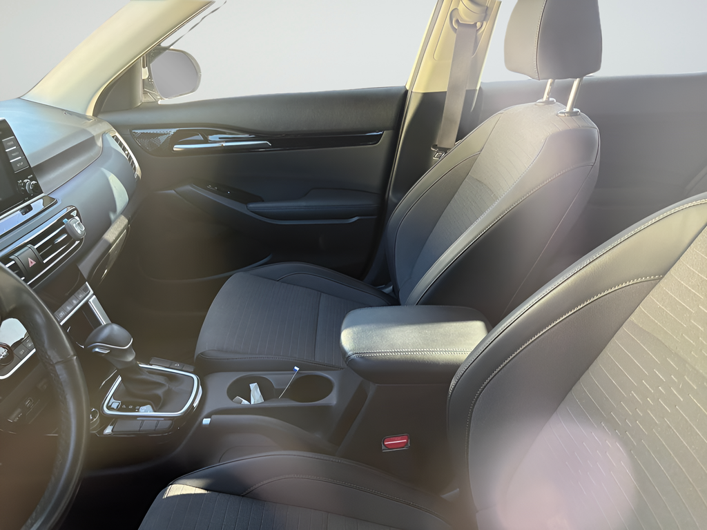 Used 2023 White Kia S image 11