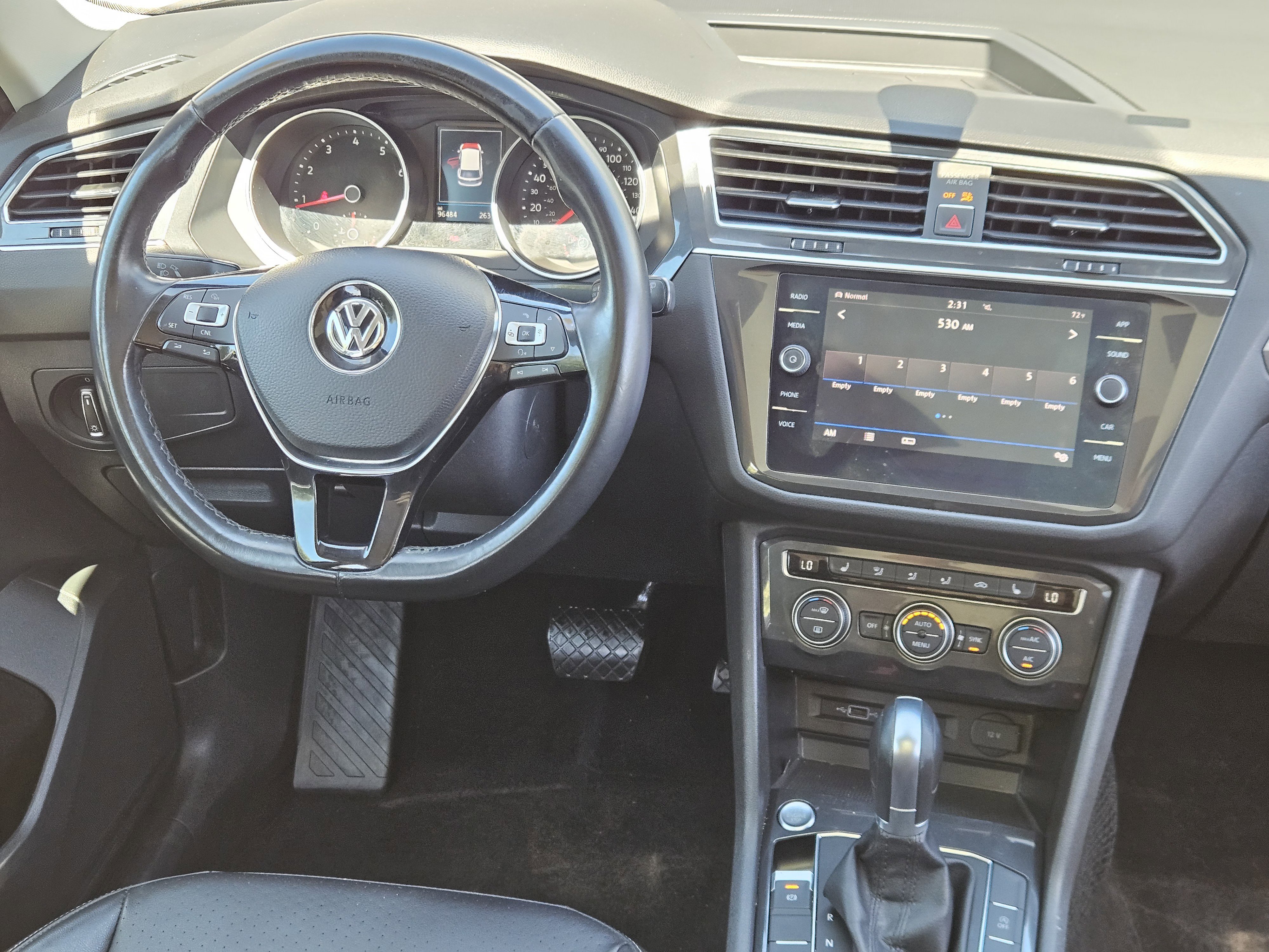 Used 2018 GRAY Volkswagen 2.0T SE 4Motion image 27