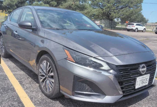 Used 2025 Gun Metallic Nissan 2.5 SV image 3