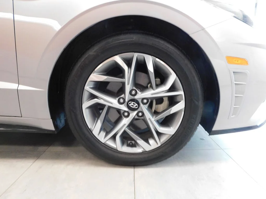 Certified Used 2023 Silver Hyundai SEL image 9
