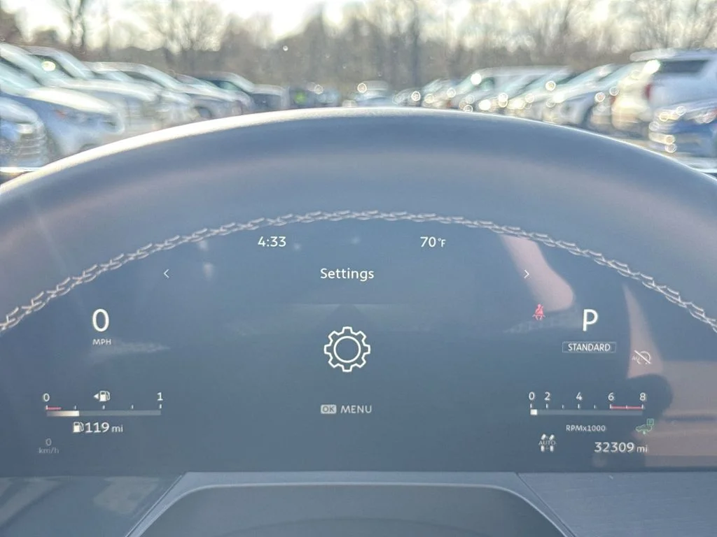 Used 2025 Silver INFINITI SENSORY image 15