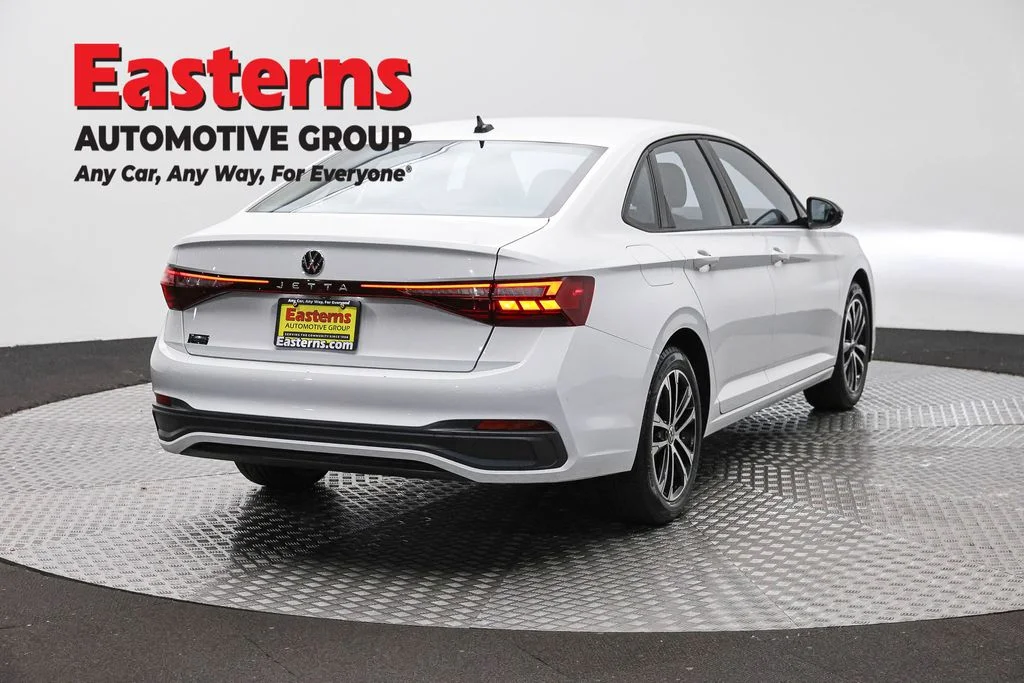 Used 2025 White Volkswagen 1.5T Sport image 5