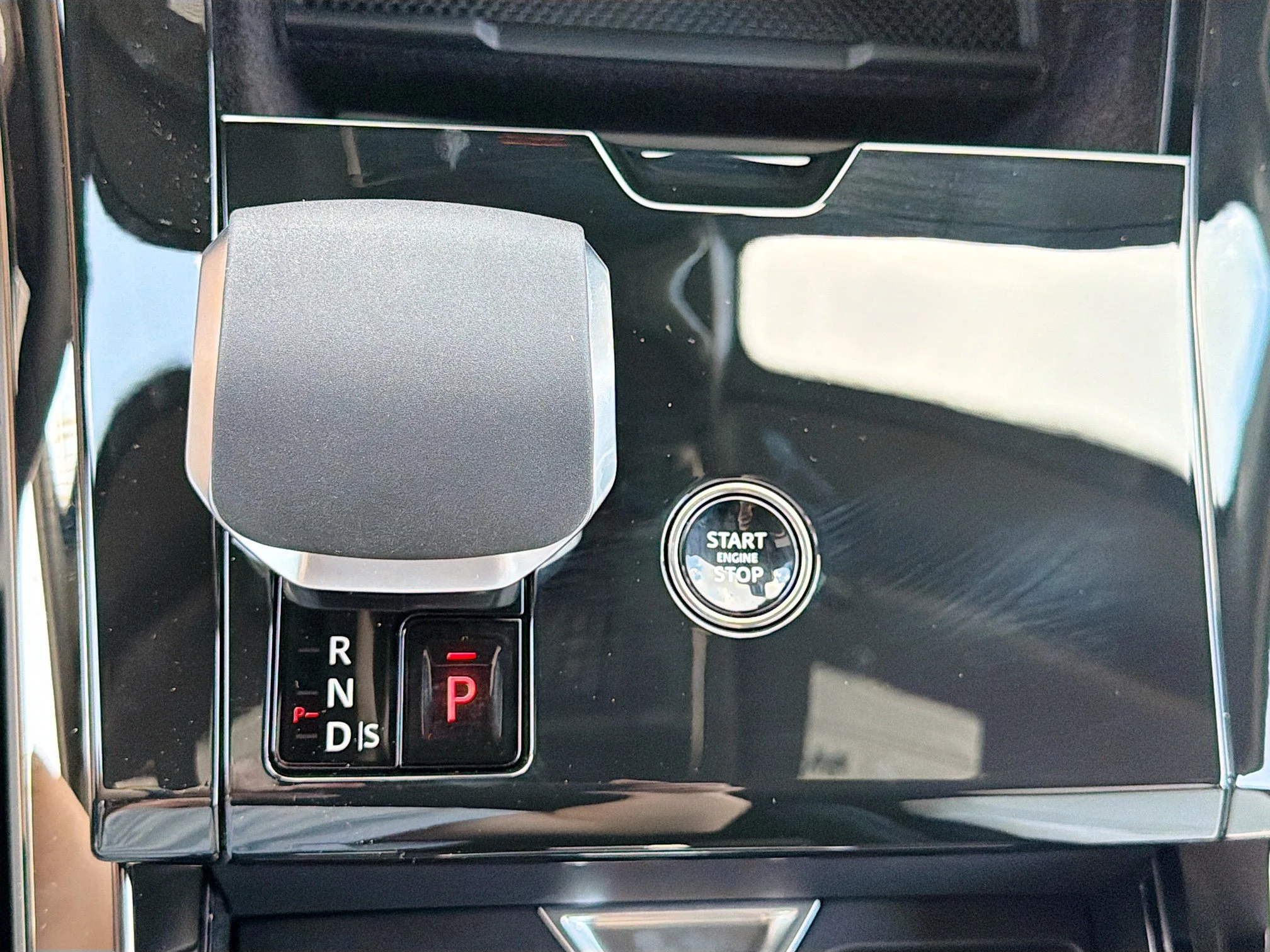 New 2026 Borasco Grey Metallic Land Rover Dynamic SE image 30