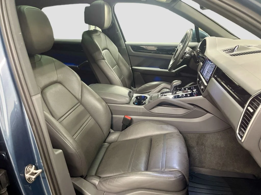 Used 2019 Biscay Blue Metallic Porsche  image 28