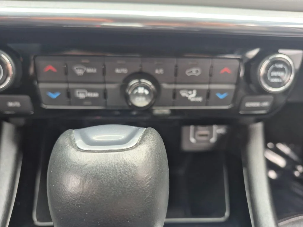 Used 2023 White Jeep Limited image 18