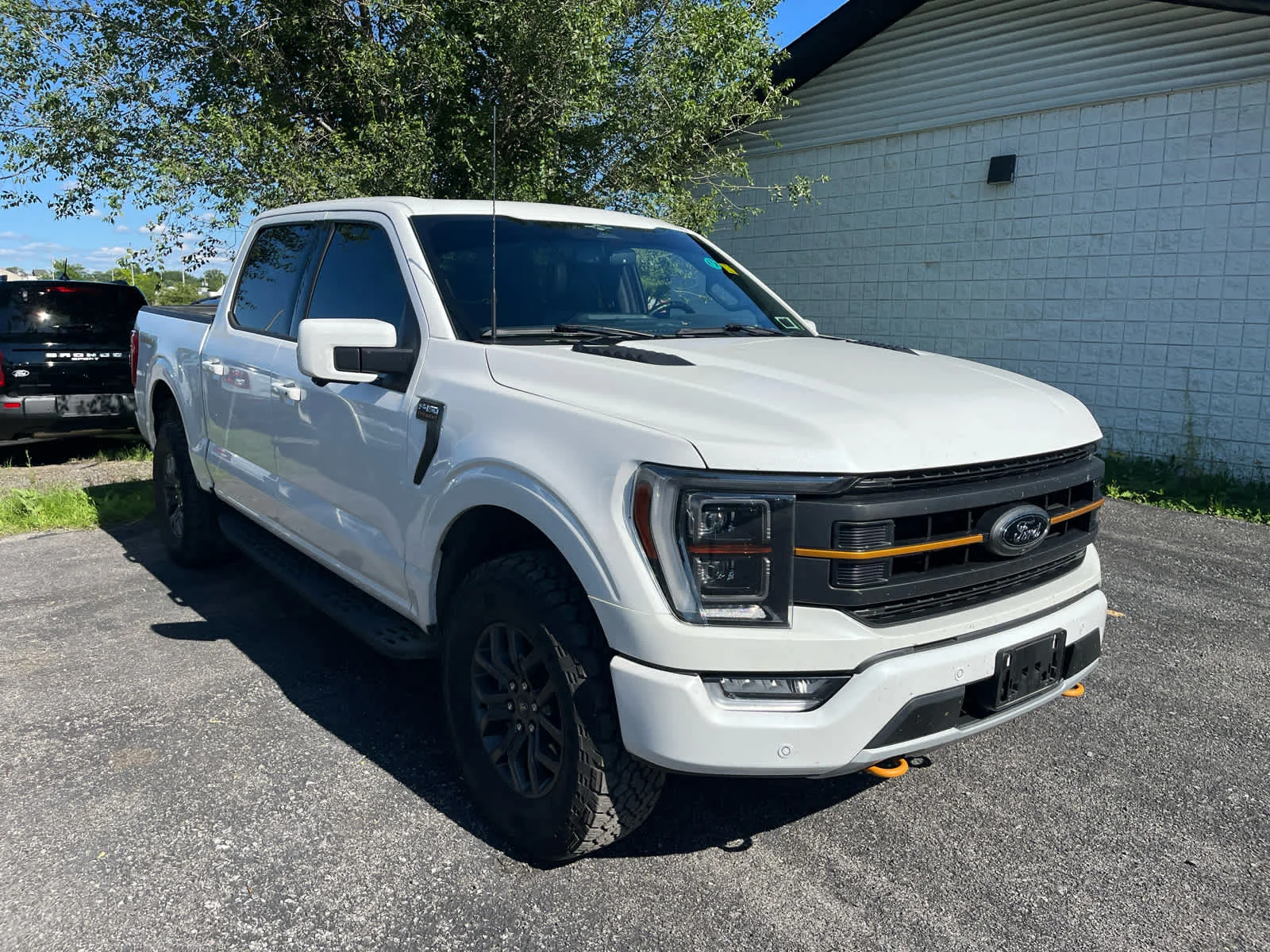 Used 2023 Star White Metallic Tri-Coat Ford Tremor image 2
