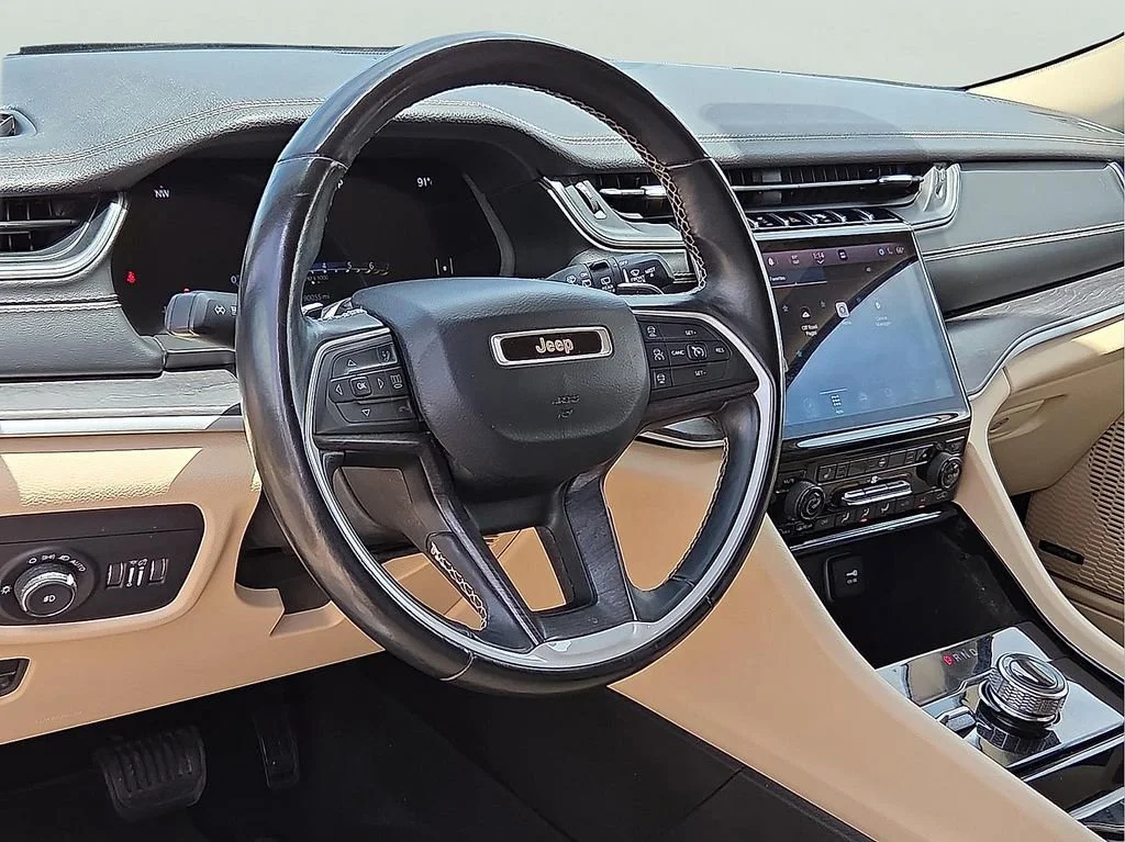 Used 2021  Jeep Limited image 14