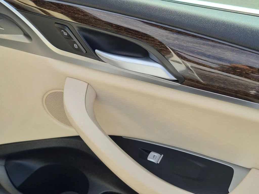 Used 2024 White BMW sDrive30i image 37