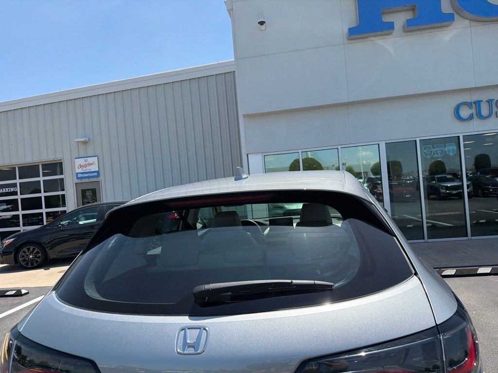 Used 2024 Lunar Silver Metallic Honda LX image 5