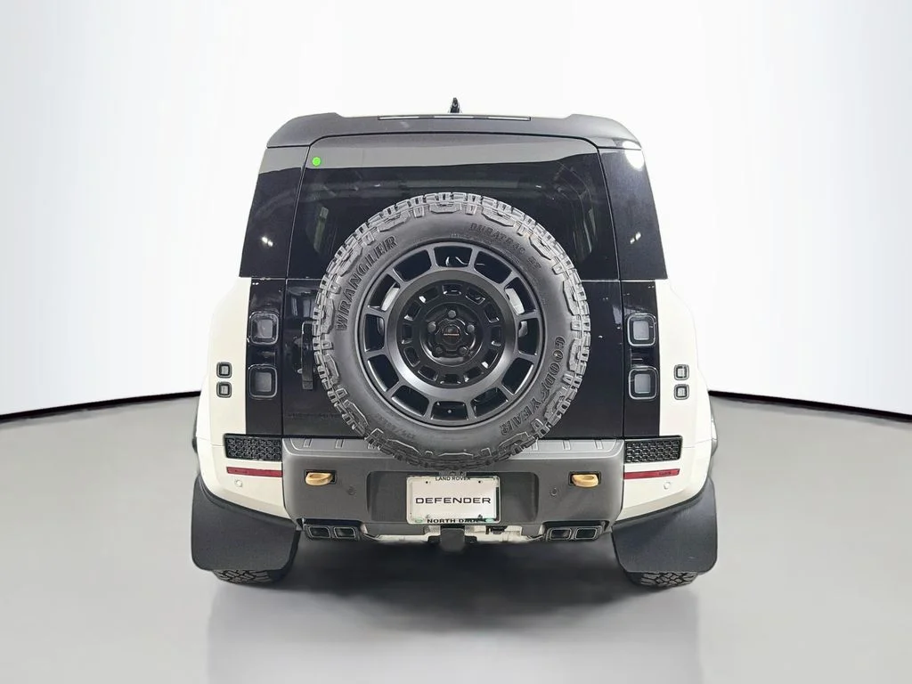 New 2026 Fuji White Land Rover  OCTA image 6