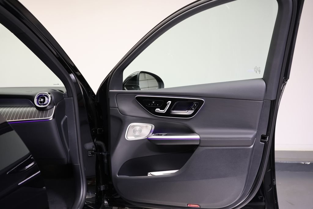 Used 2026 Black Mercedes-Benz GLC 300 image 43
