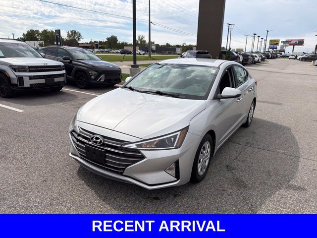 Used 2019 Silver Hyundai SE image 6