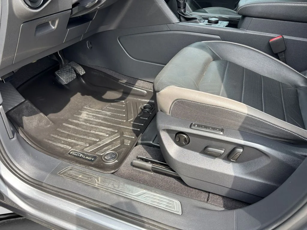 Used 2021 Silver Volkswagen SEL Premium image 35