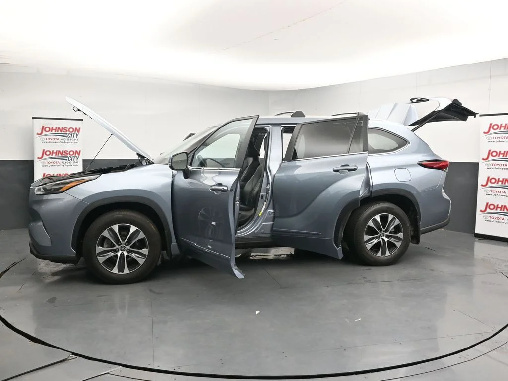 Used 2023  Toyota XLE image 46