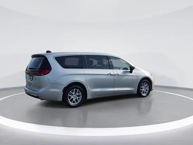 Used 2024 Silver Chrysler Touring L image 8