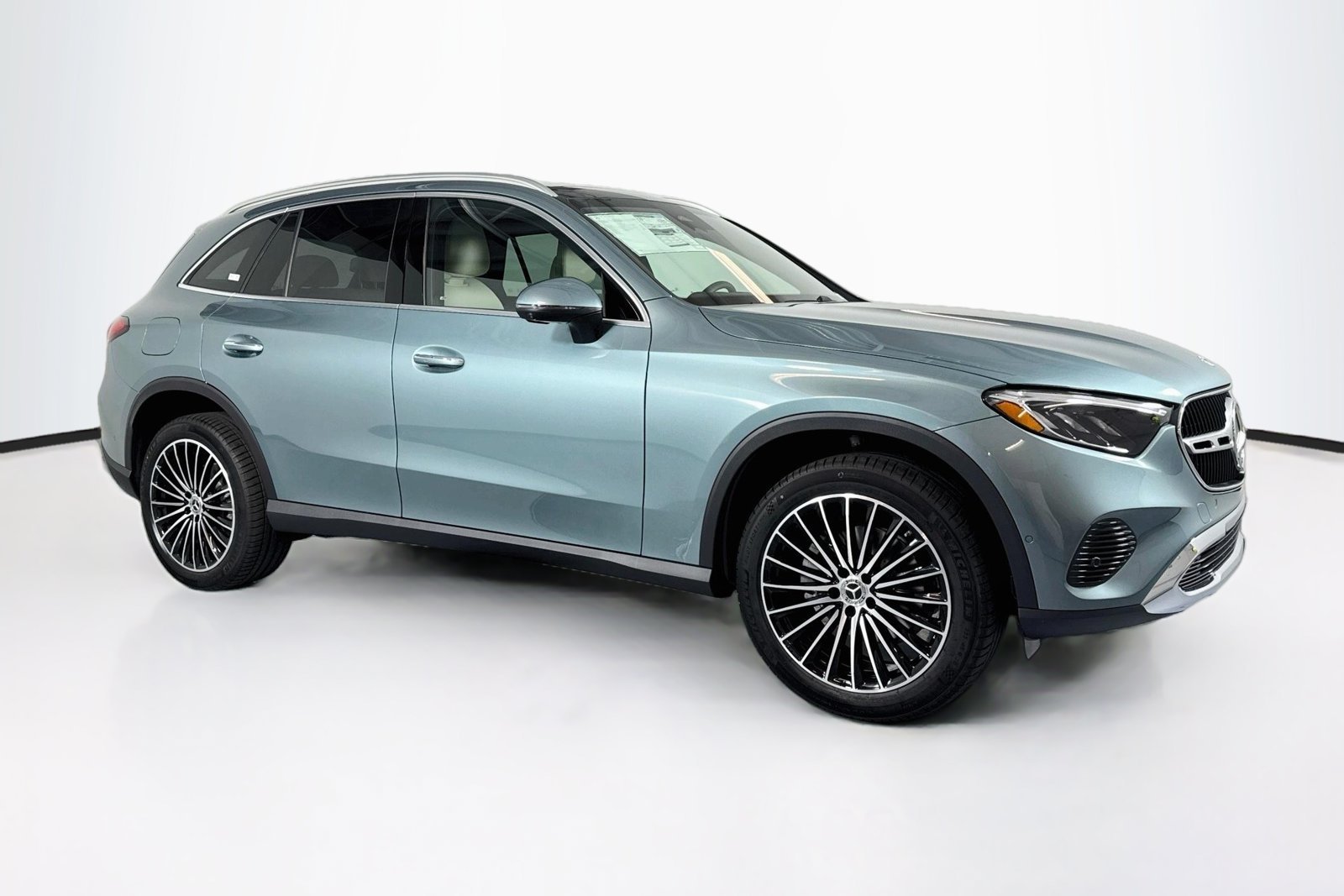 New 2027 Verde Silver Metallic Mercedes-Benz GLC 300 image 3