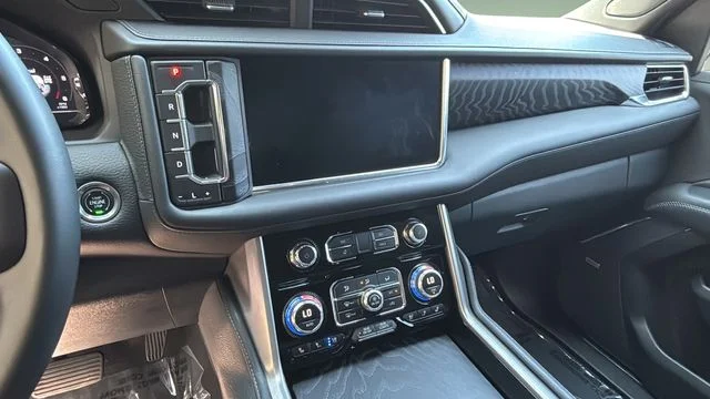 Used 2023 White GMC Denali image 27