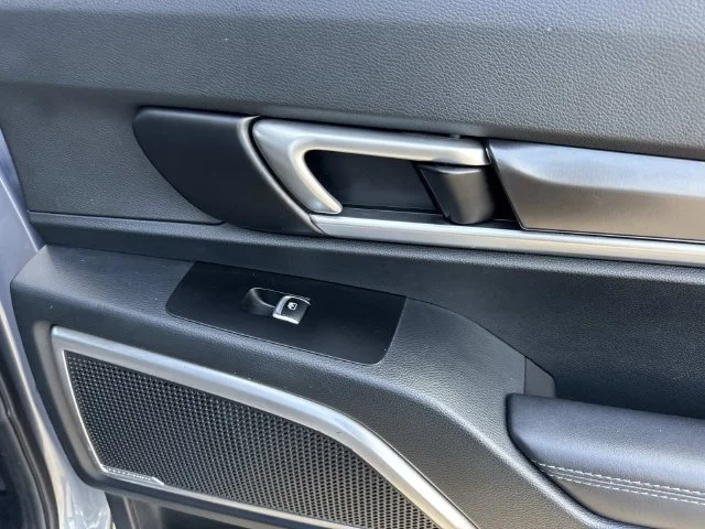 Used 2025 Silver Kia S image 34