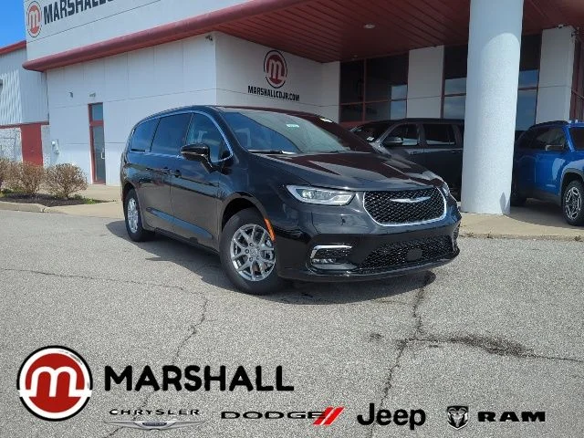 2026 Chrysler Pacifica Select's photo