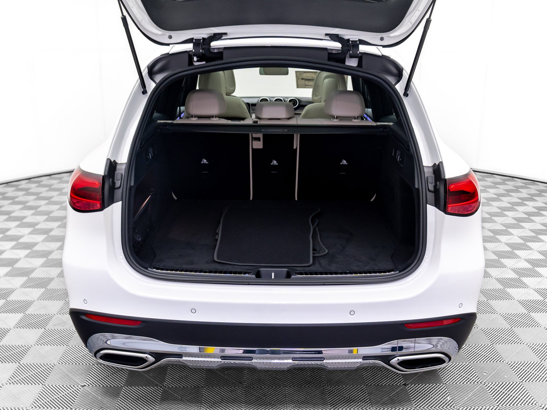 Used 2026 White Mercedes-Benz GLC 300 image 34