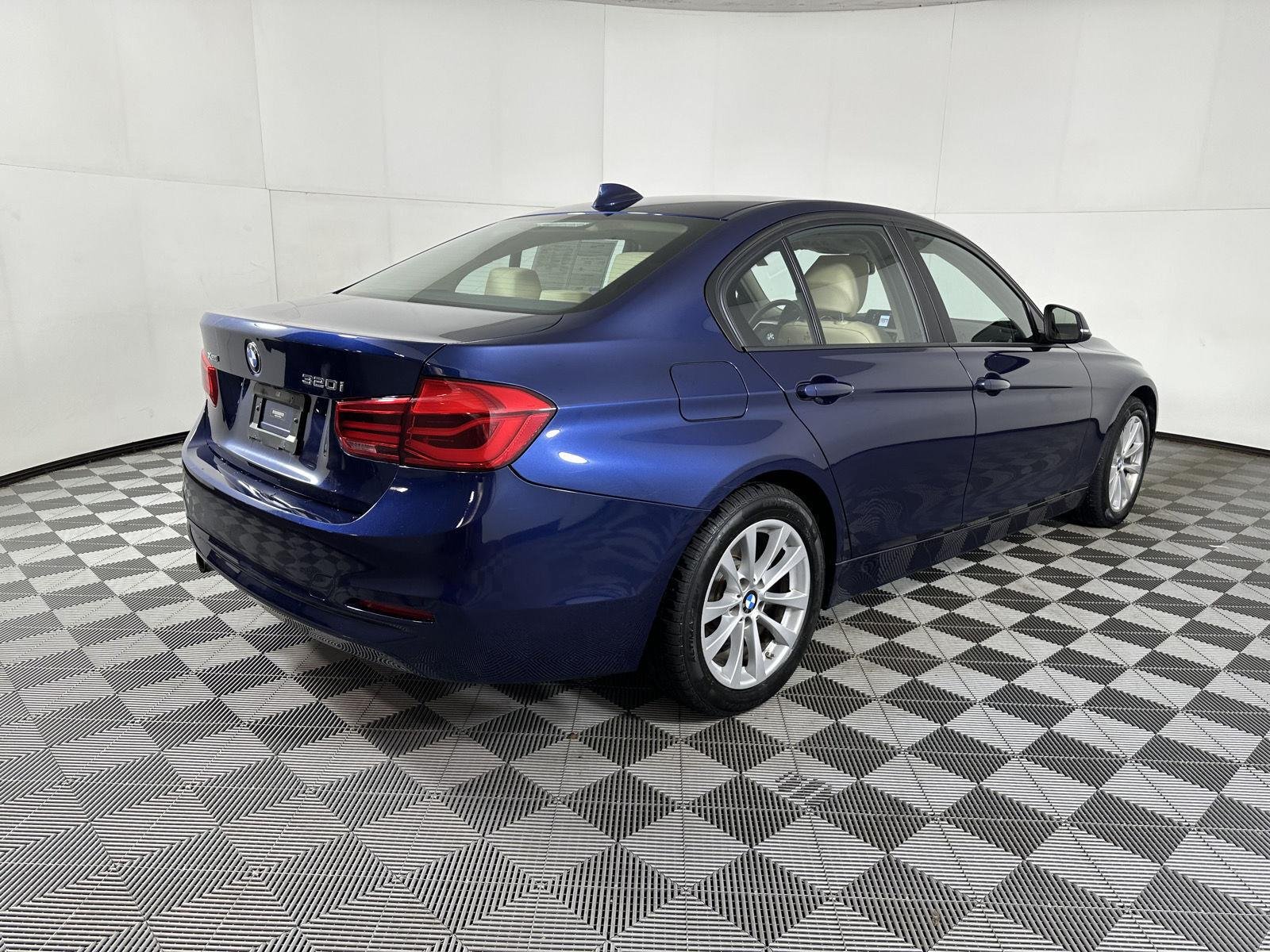 Used 2018 Mediterranean Blue Metallic BMW 320i xDrive image 20