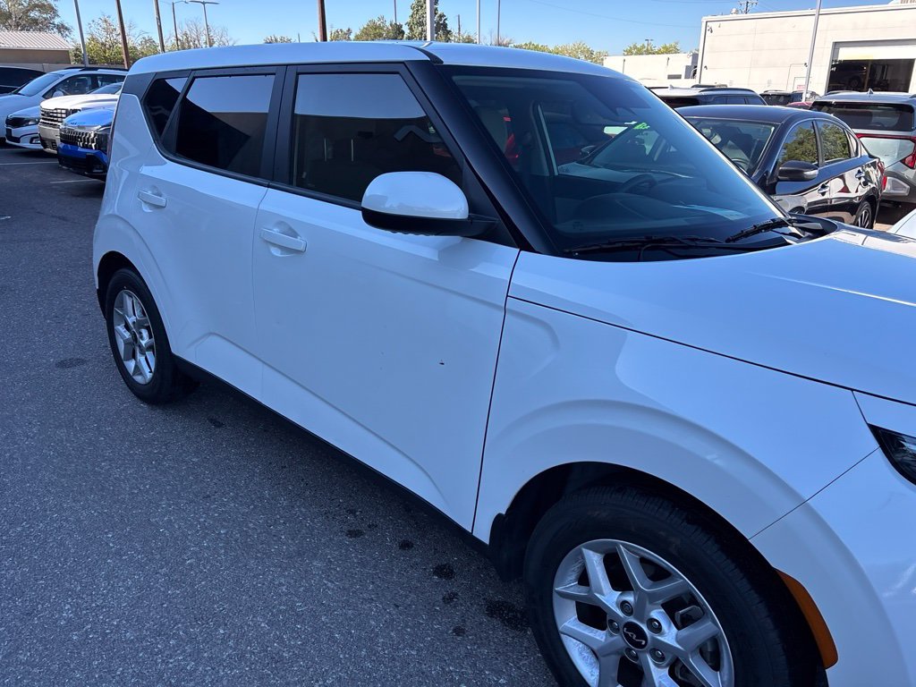 Used 2025 White Kia LX image 10