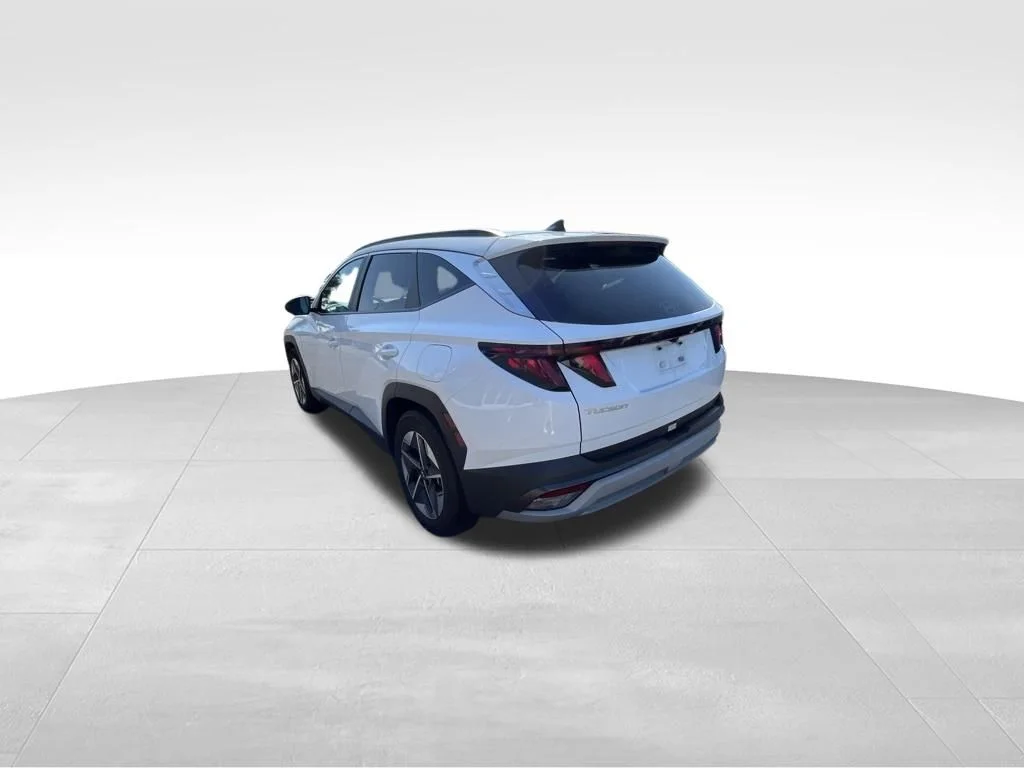 Used 2025 White Hyundai SEL image 11