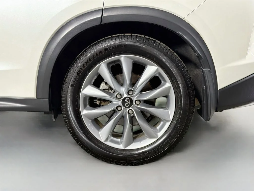 Used 2022 White INFINITI ESSENTIAL image 32