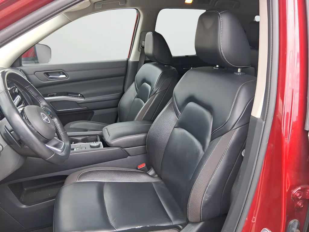 Used 2022 Red Nissan SL image 9
