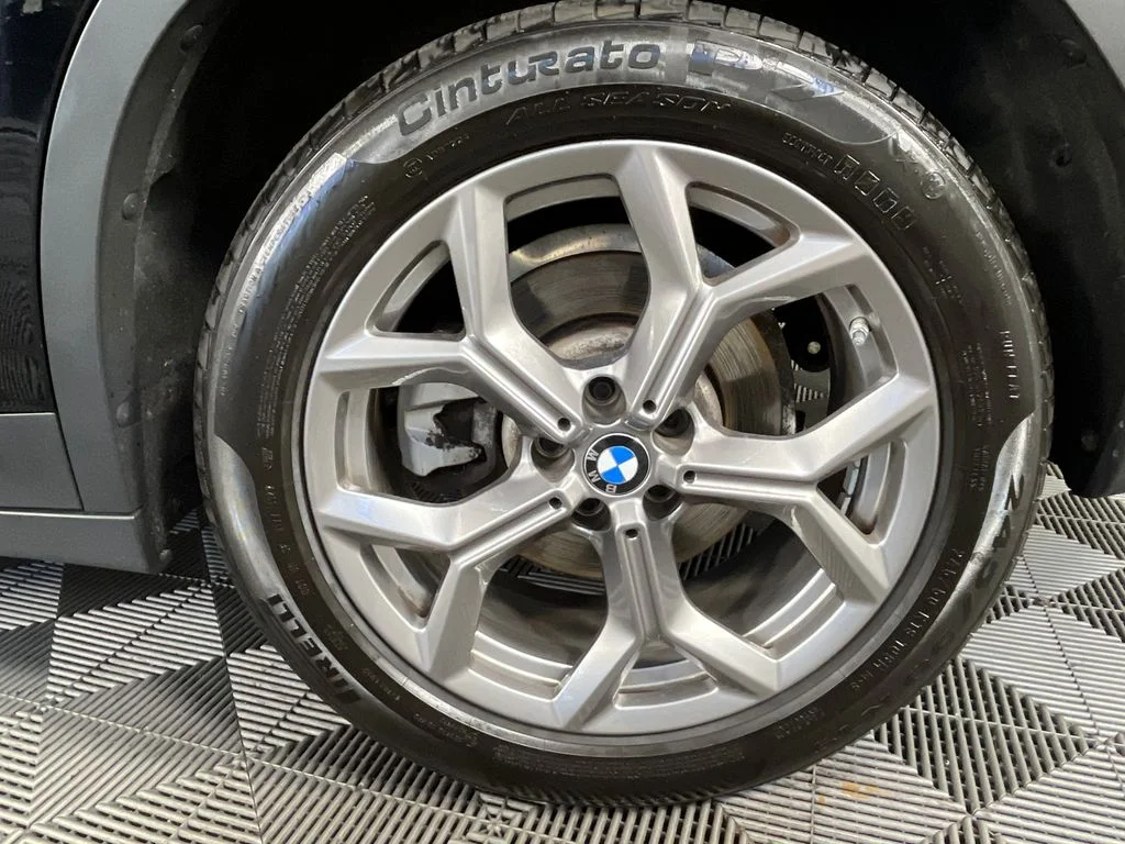 Used 2023 Black BMW xDrive30i image 16