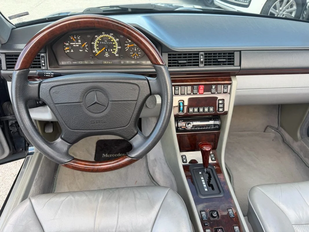 Used 1995  Mercedes-Benz  image 6