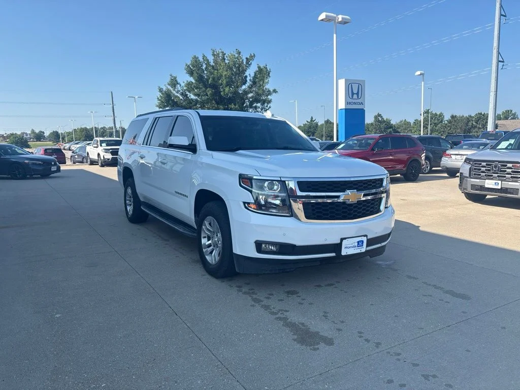 Used 2019 White Chevrolet LT image 3