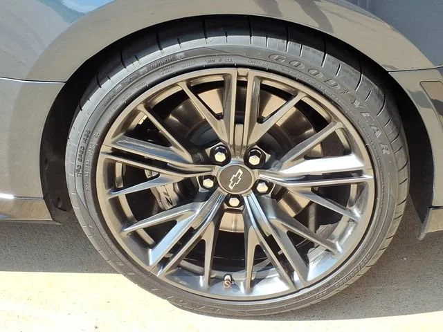 Used 2022 SHADOW GRAY METALLIC Chevrolet ZL1 image 27