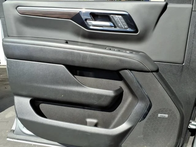 Used 2025 Sterling Gray Metallic Chevrolet Premier image 17