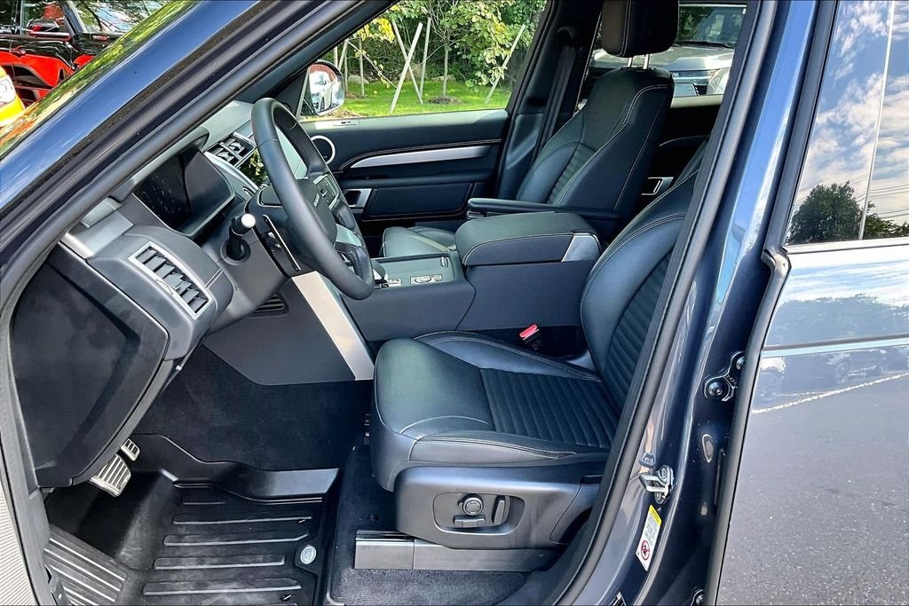 Used 2025 Blue Land Rover Dynamic SE image 26