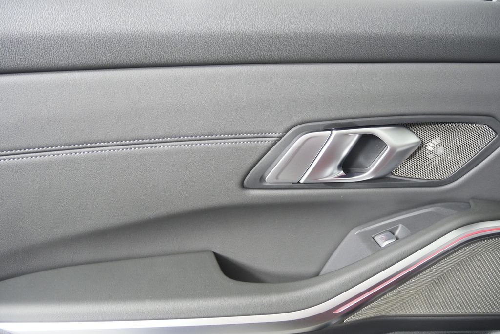 New 2027 Aventurin Red Metallic BMW Competition image 14
