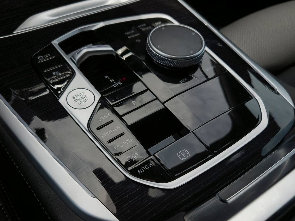 New 2026 Black Sapphire Metallic BMW xDrive40i image 9