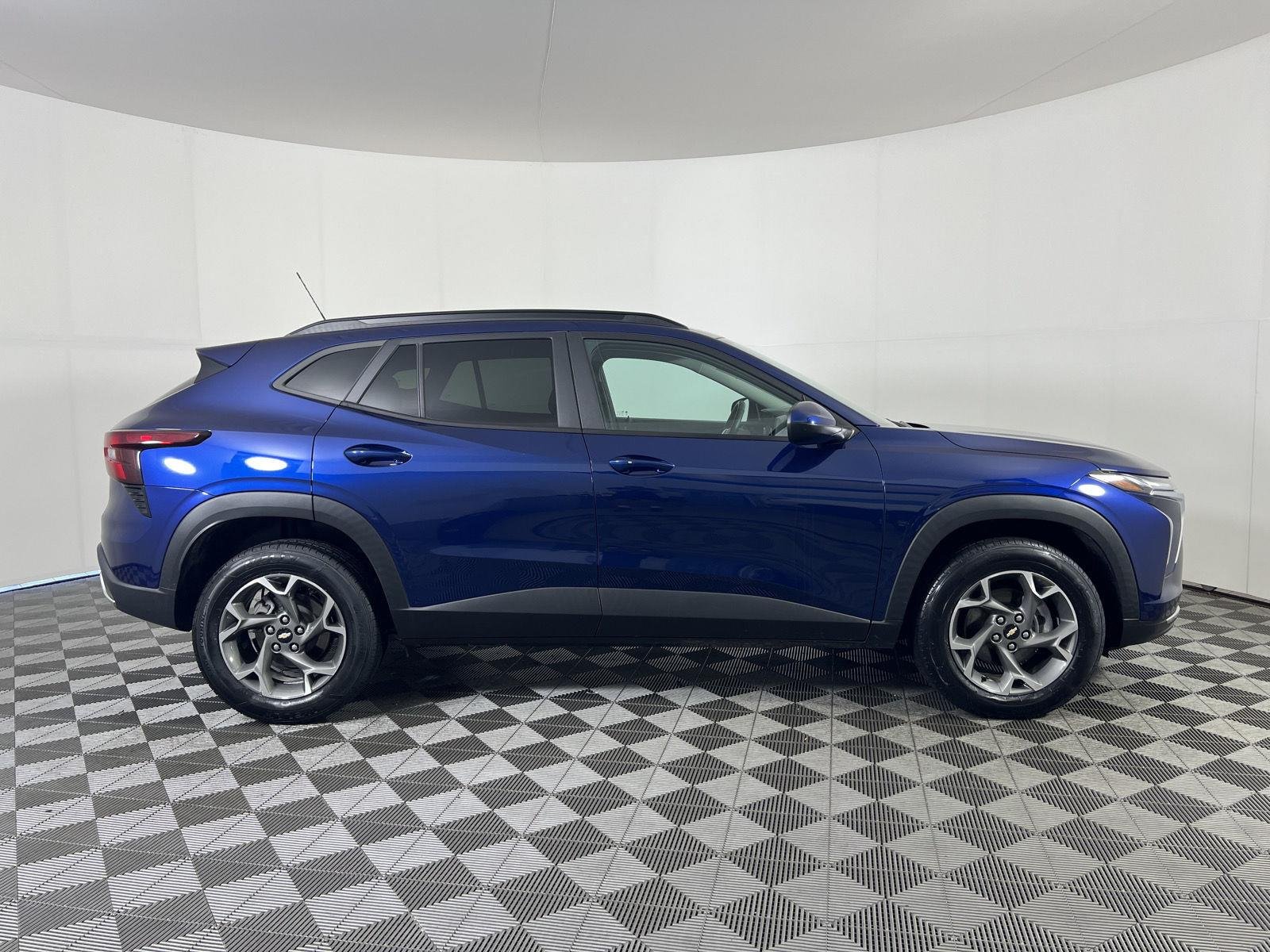 Used 2024 Blue Glow Metallic Chevrolet LT image 22