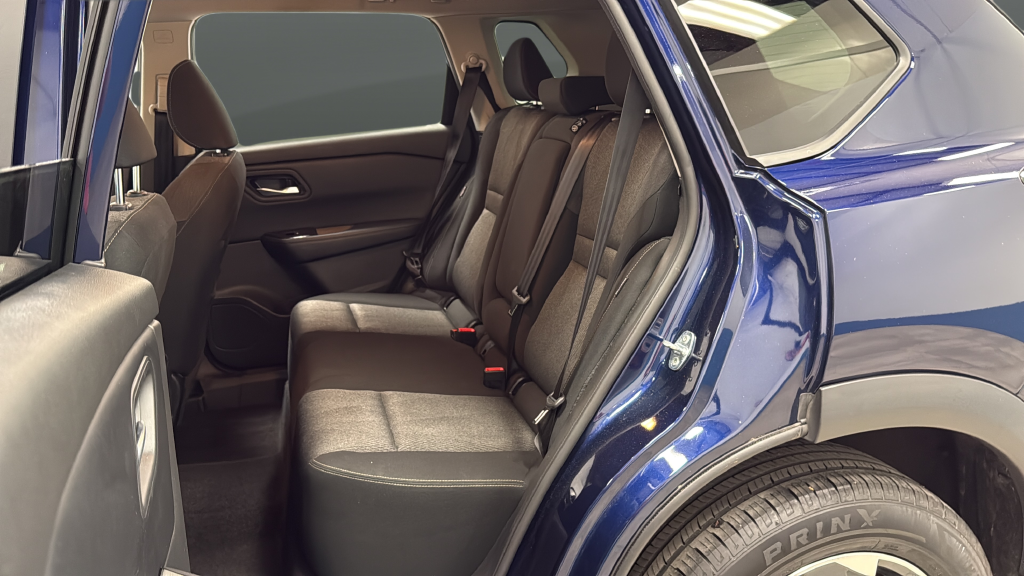 Used 2025 Deep Ocean Blue Pearl Nissan SV image 21