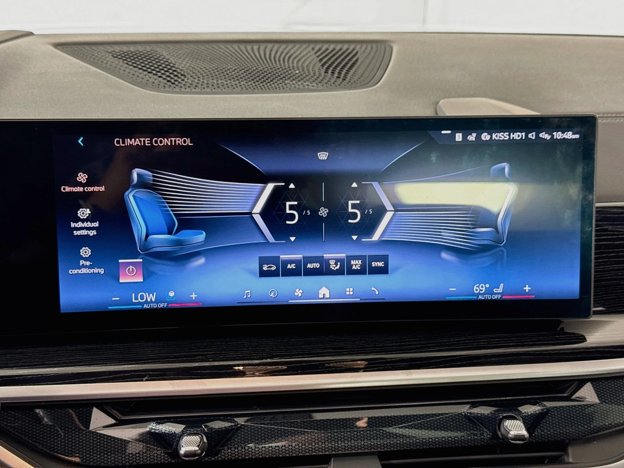 Used 2025 Black Sapphire Metallic BMW xDrive40i image 16