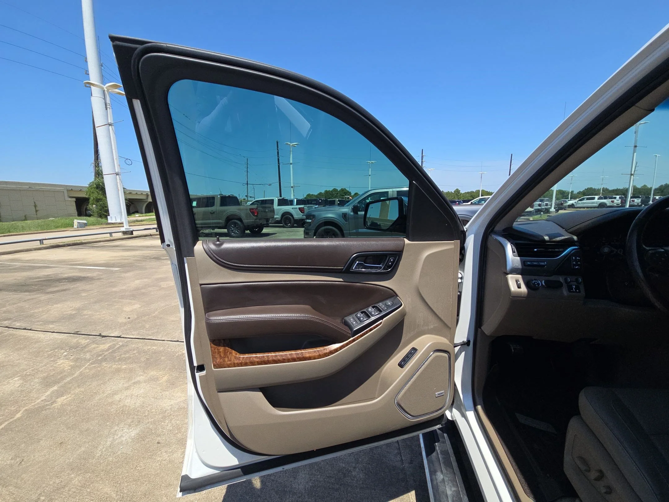 Certified Used 2019 Iridescent Pearl Tricoat Chevrolet Premier image 10